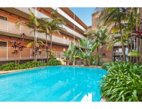 Manly Tranquil Escape - Modern Flat With Pool - Accommodation Mount Tamborine 3