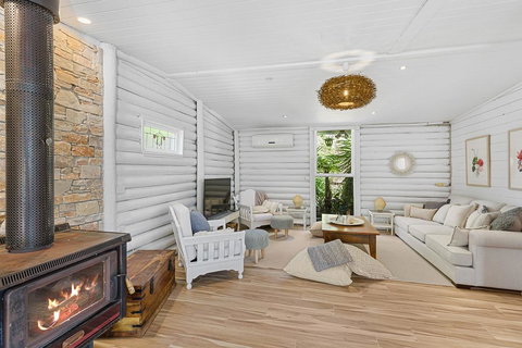 MARTHA COTTAGE - MT MARTHA - Accommodation Mount Tamborine 0