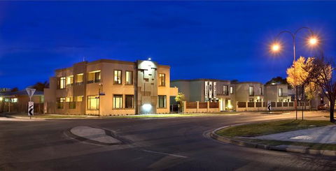 May Park Executive Apartments - Accommodation Mount Tamborine 0