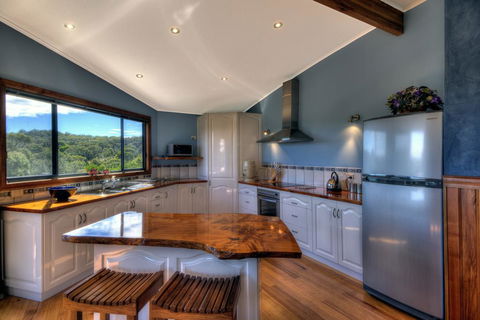 Mayakitana - Overlooking The Golf Course - Accommodation Mount Tamborine 2