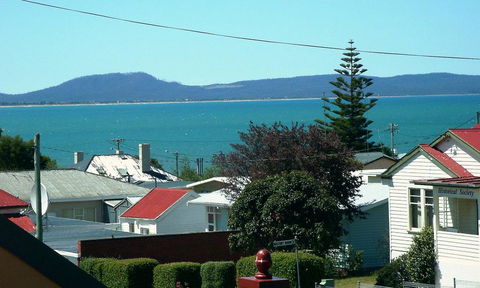 Meredith House - Accommodation Mount Tamborine 0