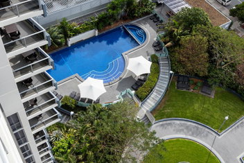 Meriton Suites Broadbeach with Accommodation Mount Tamborine