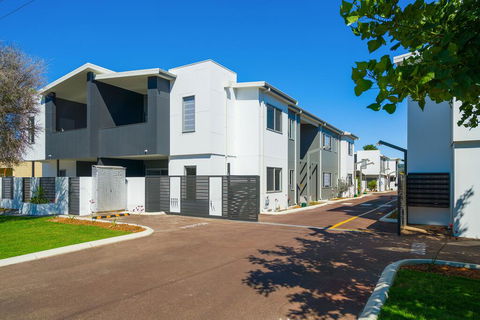 MERRIFIELD Foothill Suites - RELAXING LIFETYLE CHOICE - Accommodation Mount Tamborine 0