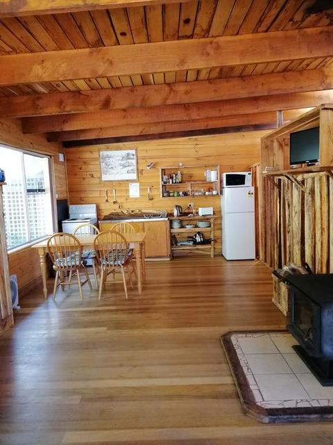 Minnow Cabins Lower Beulah - Accommodation Mount Tamborine 3
