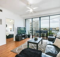 Modern 2 Bedroom River View Apartment in Docklands - Accommodation Mount Tamborine