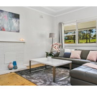 Modern Aus home on the edge of North Ryde Oval - Accommodation Mount Tamborine