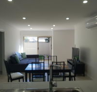 Modern style central location golden house - Accommodation Mount Tamborine