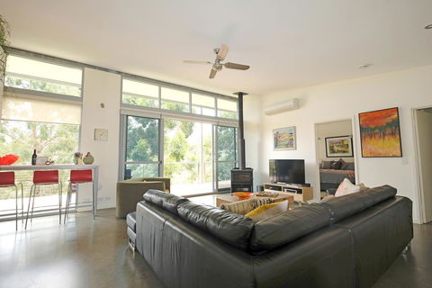 Moriarty Studio - Chic Couples Retreat - Accommodation Mount Tamborine 0