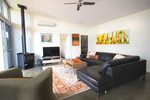 Moriarty Studio - Chic Couples Retreat - Accommodation Mount Tamborine 3