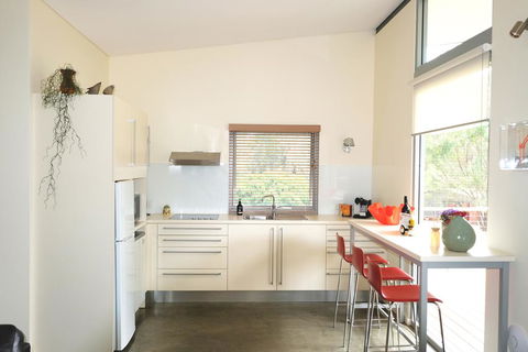 Moriarty Studio - Chic Couples Retreat - Accommodation Mount Tamborine 2
