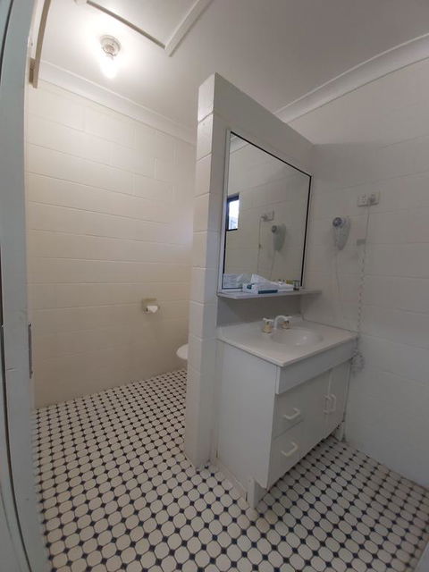 Motel Ingham - Accommodation Mount Tamborine 3