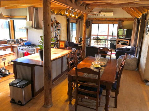 Mountain Grass Lodge (2 Bedroom) - Accommodation Mount Tamborine 1