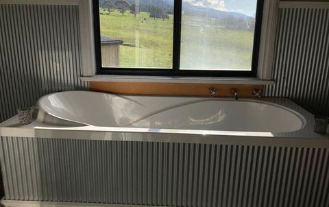 Mountain Grass Lodge (2 Bedroom) - Accommodation Mount Tamborine 3