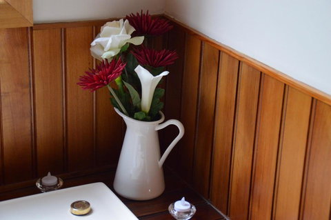 Mountain Lodge - Accommodation Mount Tamborine 2