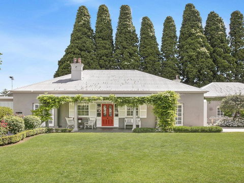 Nattai Lodge - House & Cottage In Beautiful Garden - Accommodation Mount Tamborine 0
