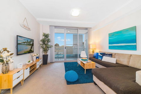 Near Airport & Train Station Stylish Two-Story Apartment - Accommodation Mount Tamborine 0