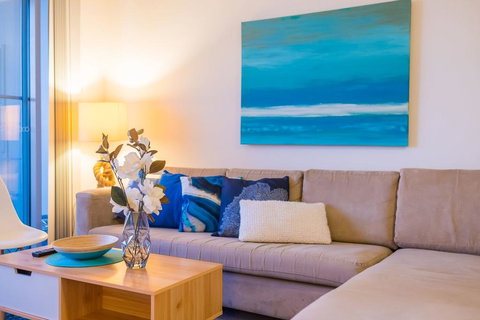 Near Airport & Train Station Stylish Two-Story Apartment - Accommodation Mount Tamborine 1