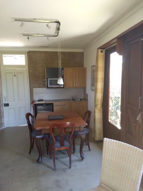 Hotham Ridge Estate - Accommodation Mount Tamborine 12