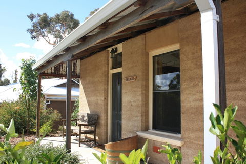 Hotham Ridge Estate - Accommodation Mount Tamborine 0