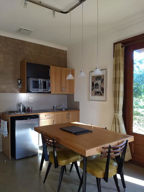 Hotham Ridge Estate - Accommodation Mount Tamborine 3