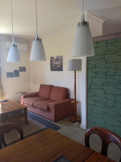 Hotham Ridge Estate - Accommodation Mount Tamborine 11