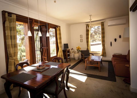 Hotham Ridge Estate - Accommodation Mount Tamborine 28