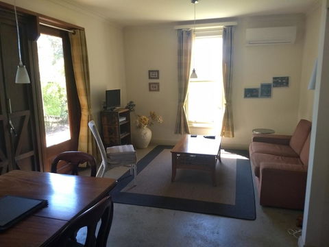 Hotham Ridge Estate - Accommodation Mount Tamborine 10