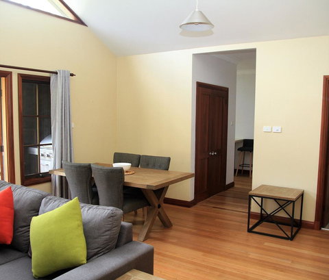 Riverglen Chalets - Accommodation Mount Tamborine 16