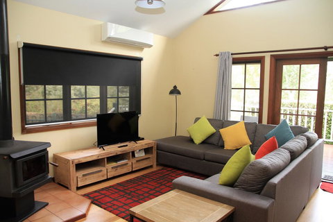Riverglen Chalets - Accommodation Mount Tamborine 13