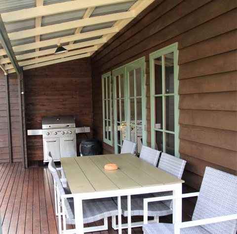 Riverglen Chalets - Accommodation Mount Tamborine 18