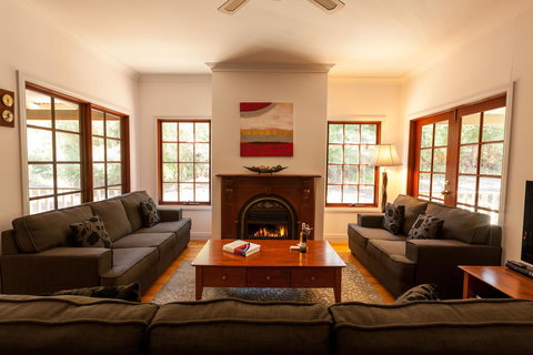 Riverglen Chalets - Accommodation Mount Tamborine 3