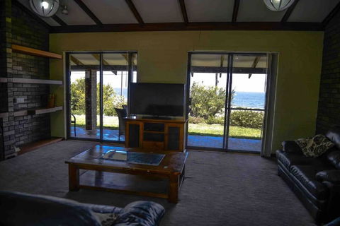 Geraldton Holliday Villas - Accommodation Mount Tamborine 10