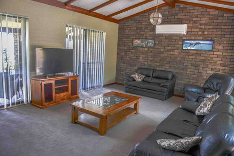 Geraldton Holliday Villas - Accommodation Mount Tamborine 8