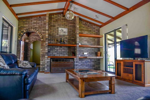 Geraldton Holliday Villas - Accommodation Mount Tamborine 2