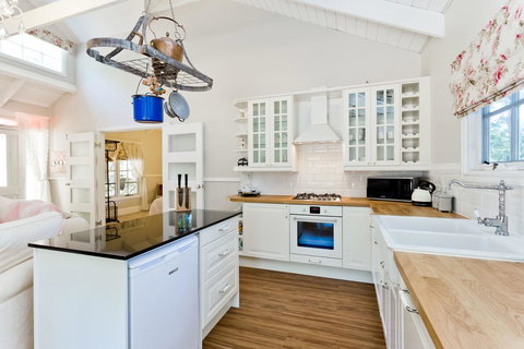 Quiet Escapes Cottages - Accommodation Mount Tamborine 21