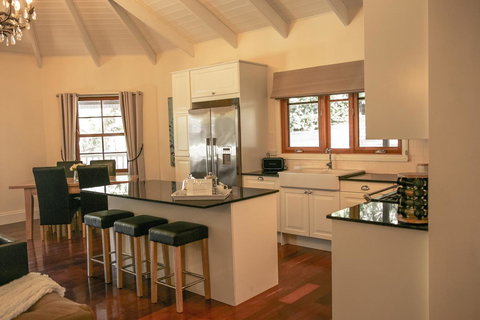 Quiet Escapes Cottages - Accommodation Mount Tamborine 25