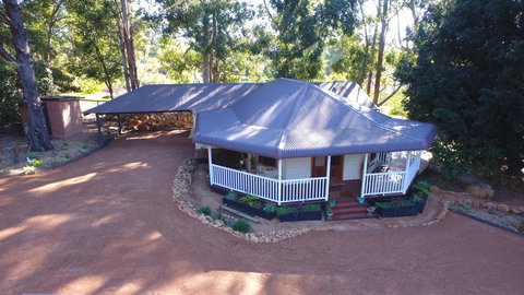 Quiet Escapes Cottages - Accommodation Mount Tamborine 0