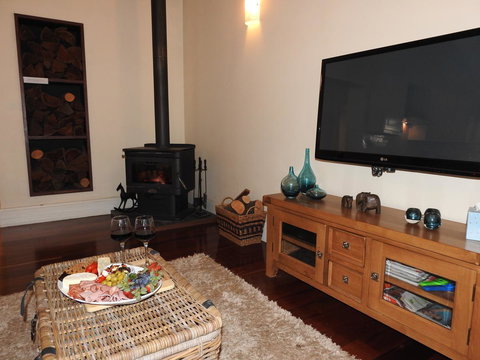 Quiet Escapes Cottages - Accommodation Mount Tamborine 10