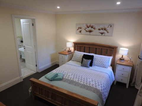 Quiet Escapes Cottages - Accommodation Mount Tamborine 8