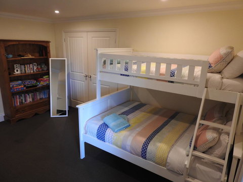Quiet Escapes Cottages - Accommodation Mount Tamborine 6