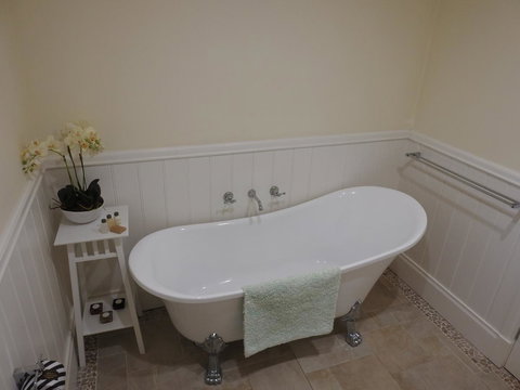 Quiet Escapes Cottages - Accommodation Mount Tamborine 7