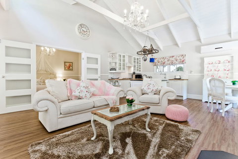 Quiet Escapes Cottages - Accommodation Mount Tamborine 20