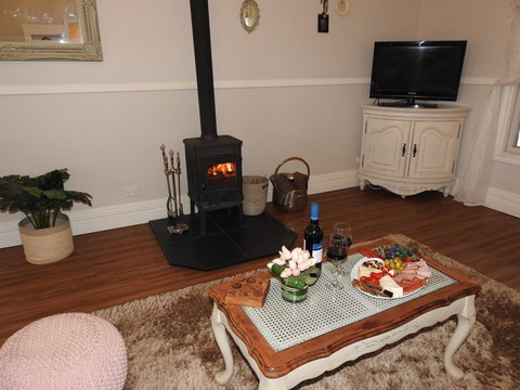 Quiet Escapes Cottages - Accommodation Mount Tamborine 4