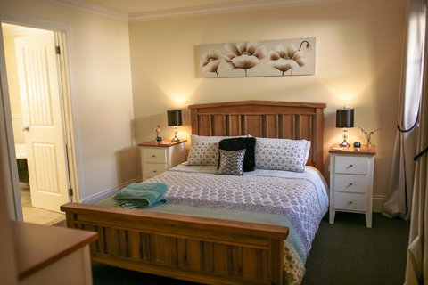 Quiet Escapes Cottages - Accommodation Mount Tamborine 24