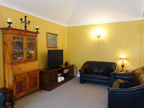 The Blacksmiths Cottage - Accommodation Mount Tamborine 11