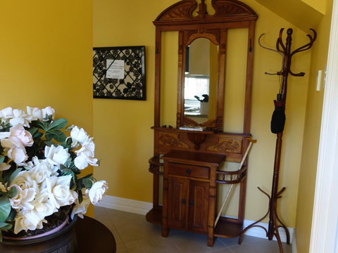 The Blacksmiths Cottage - Accommodation Mount Tamborine 17