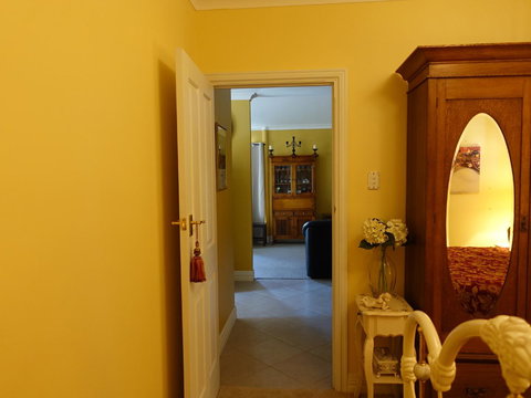 The Blacksmiths Cottage - Accommodation Mount Tamborine 25