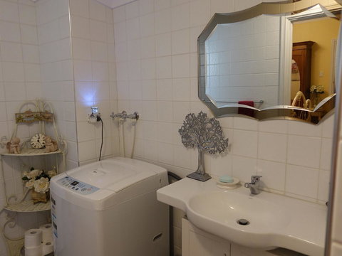 The Blacksmiths Cottage - Accommodation Mount Tamborine 29