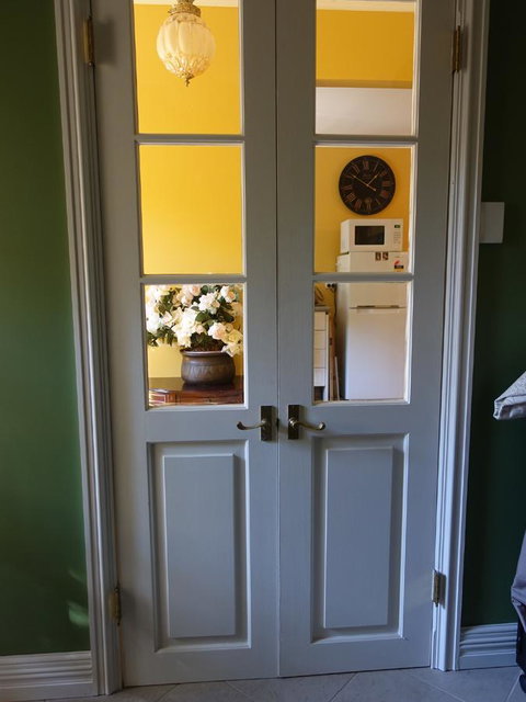 The Blacksmiths Cottage - Accommodation Mount Tamborine 18