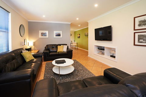 Albany Harbourside Apartments And Houses - Accommodation Mount Tamborine 10